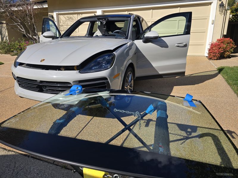 Porsche Cayenne windshield replacement — mobile auto glass San Ramon